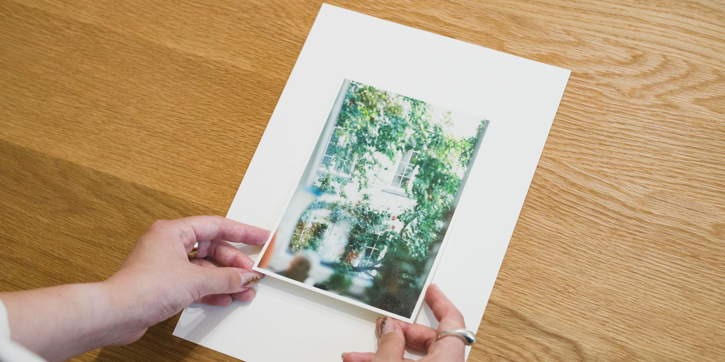 台紙が叶える、美しい飾り方。 台紙が広げる、飾る楽しみ。